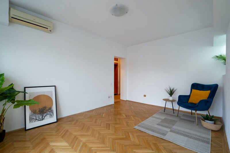 Magheru, blocul Eva, comision 0%, apartament cu 2 camere.