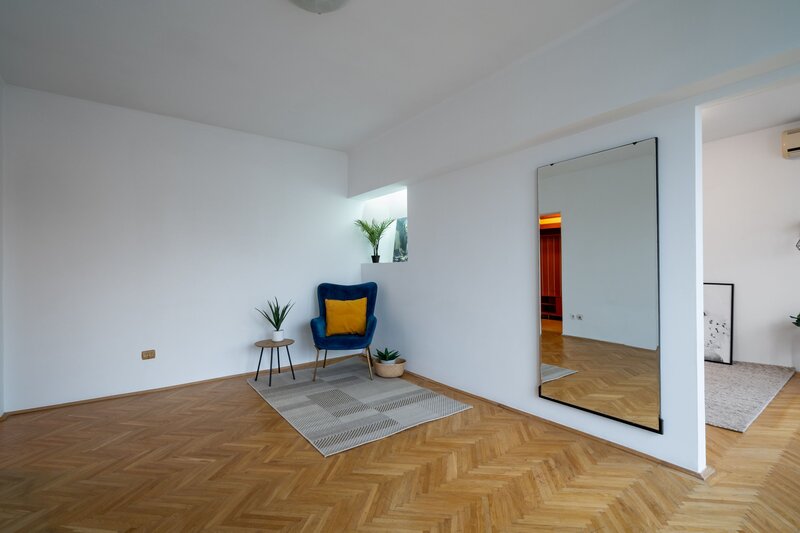 Magheru, blocul Eva, comision 0%, apartament cu 2 camere.